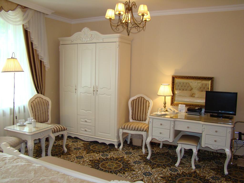 Hotel Saint Petersburg Карловы Вары Экстерьер фото