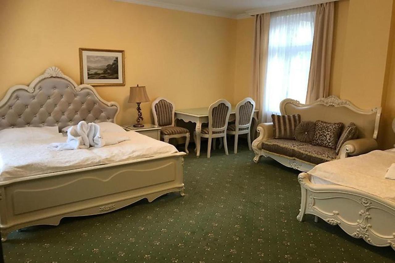 Hotel Saint Petersburg Карловы Вары Экстерьер фото