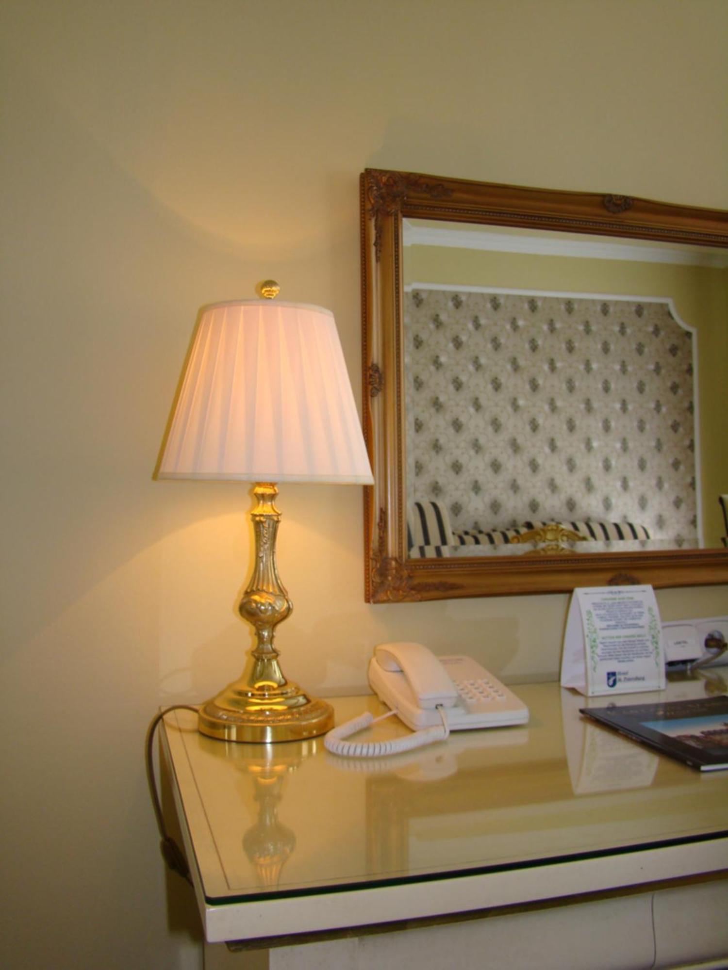 Hotel Saint Petersburg Карловы Вары Экстерьер фото