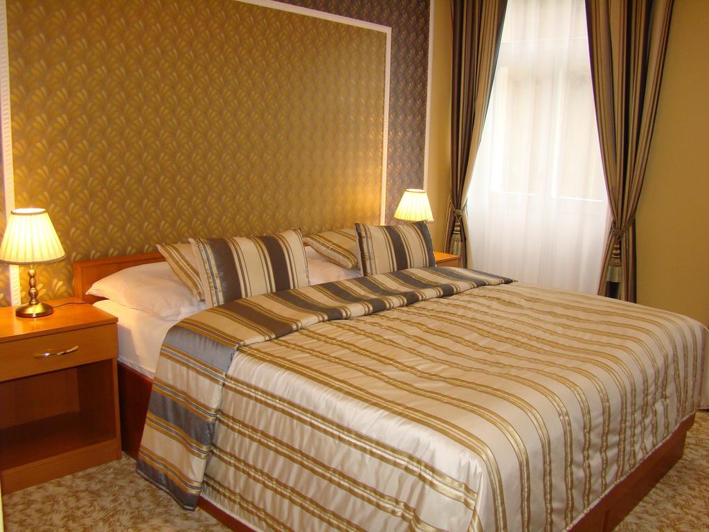 Hotel Saint Petersburg Карловы Вары Экстерьер фото
