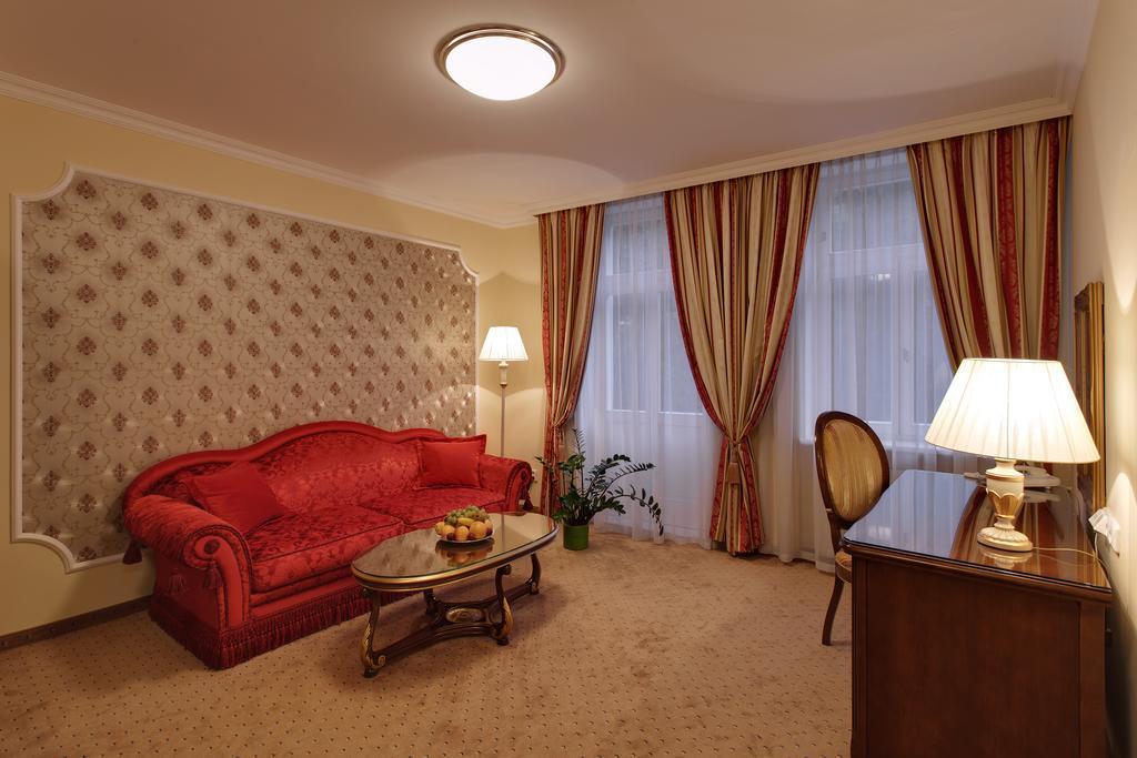 Hotel Saint Petersburg Карловы Вары Экстерьер фото
