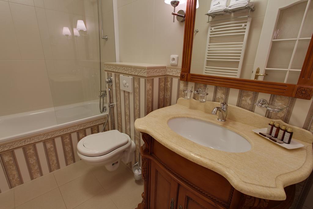 Hotel Saint Petersburg Карловы Вары Экстерьер фото