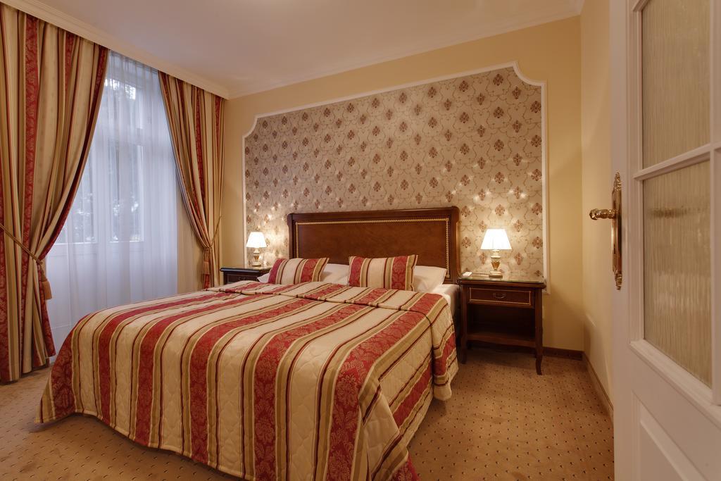 Hotel Saint Petersburg Карловы Вары Экстерьер фото
