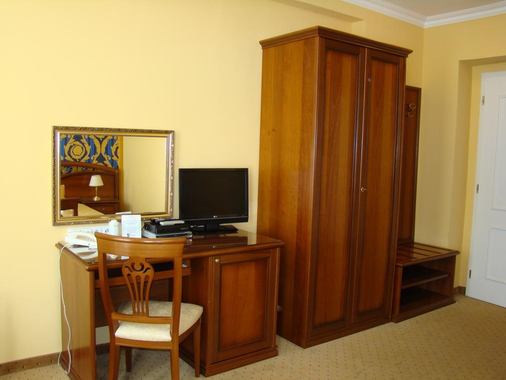 Hotel Saint Petersburg Карловы Вары Экстерьер фото