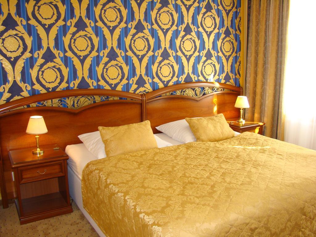 Hotel Saint Petersburg Карловы Вары Экстерьер фото
