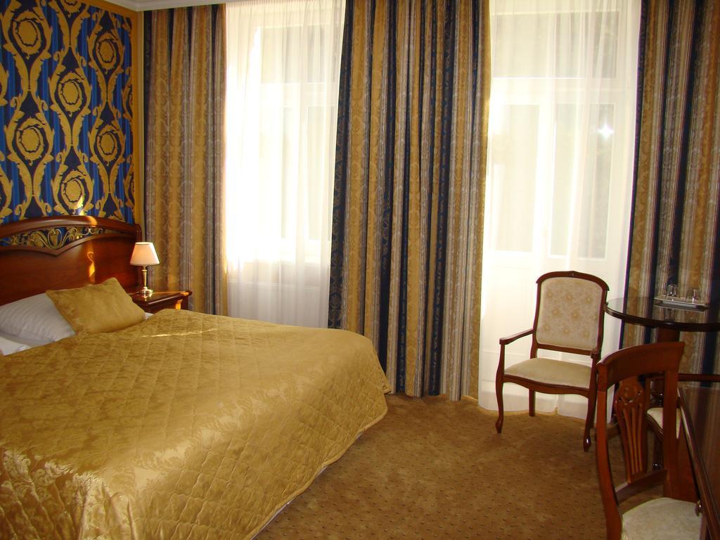 Hotel Saint Petersburg Карловы Вары Экстерьер фото