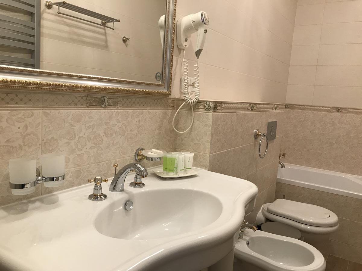 Hotel Saint Petersburg Карловы Вары Экстерьер фото